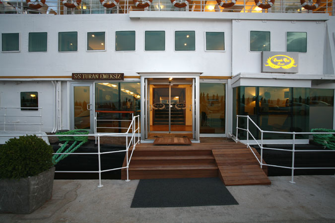 Emektar Vapurda 270 Euro'ya Suit Oda