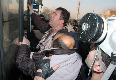 Sesini Yükselten İşçilere Bakan Tepkisi