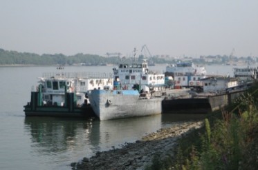 Tuna nehri kurudu: 40 Gemi Mahsur