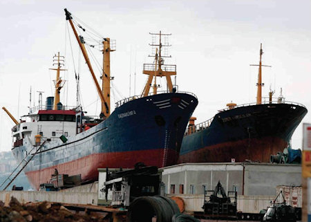 Tuzla'da 54 gemi siparişi iptal edildi