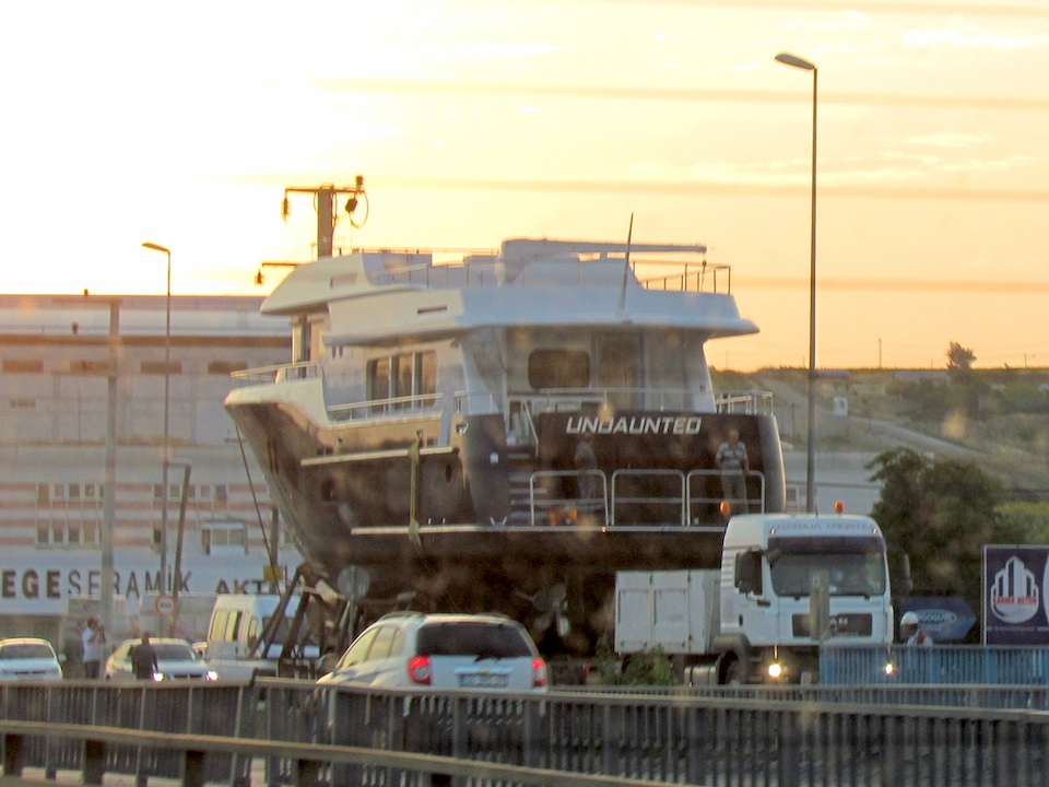 TIR'daki Dev Yat Şaşırttı