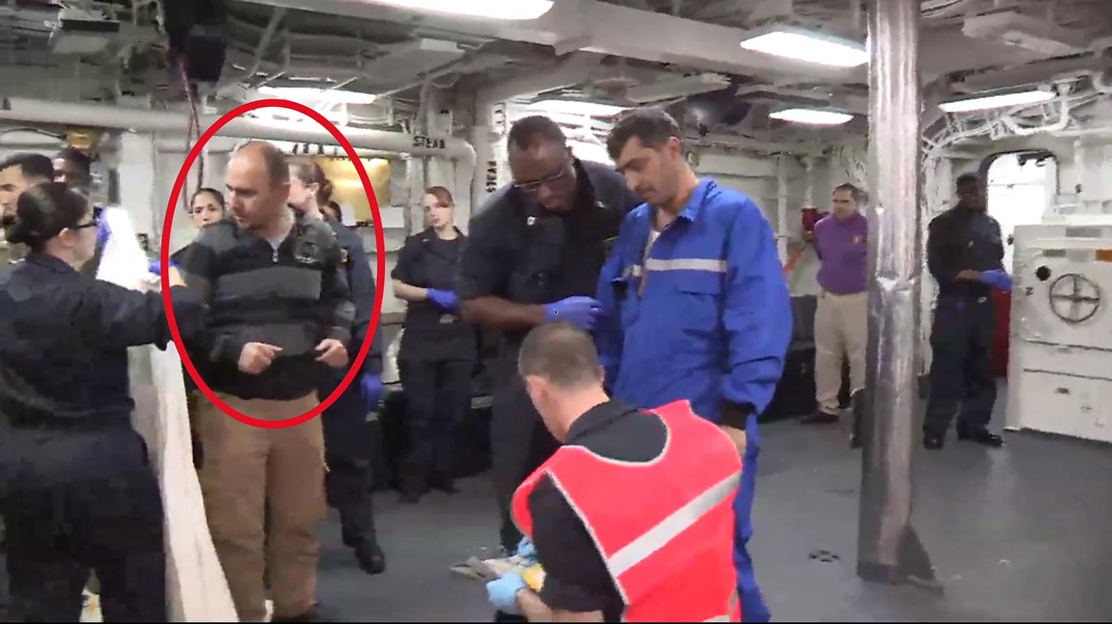 Amerikan Helikopter Ve Amfibi Gemisi Geliyor