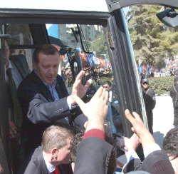 Erdoğan: Gel 'Silahları Bırakın' de