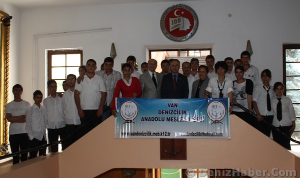 Denizcilik lisesi öğrencileri, katılım belgelerini aldı