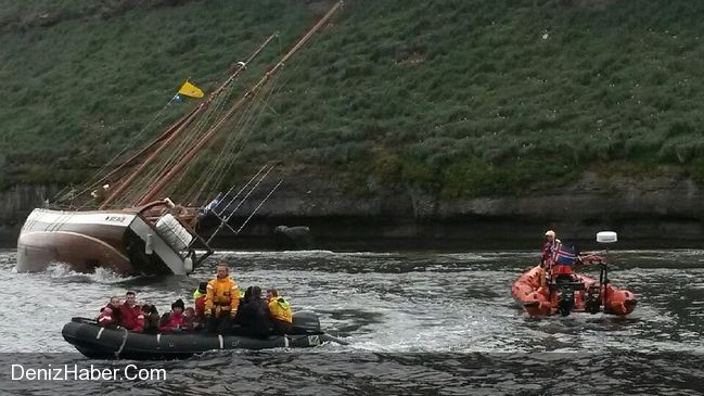 Balinaları Gözetlerken Karaya Oturdular