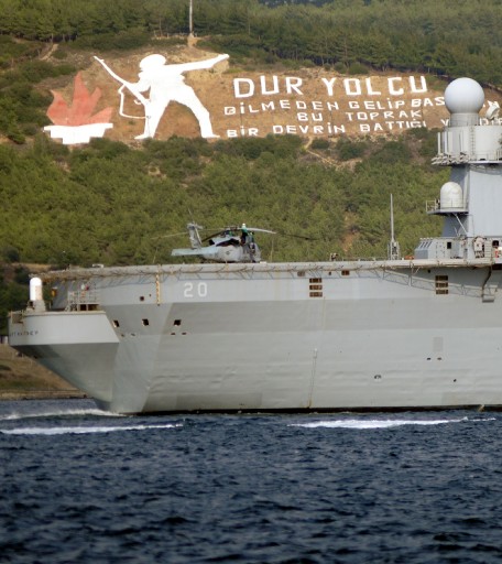 USS Mount Whitney Yine Geliyor...