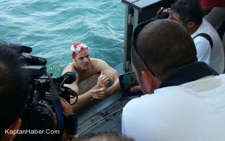 Dedeleri Çanakkale'de top, O barışa kulaç attı