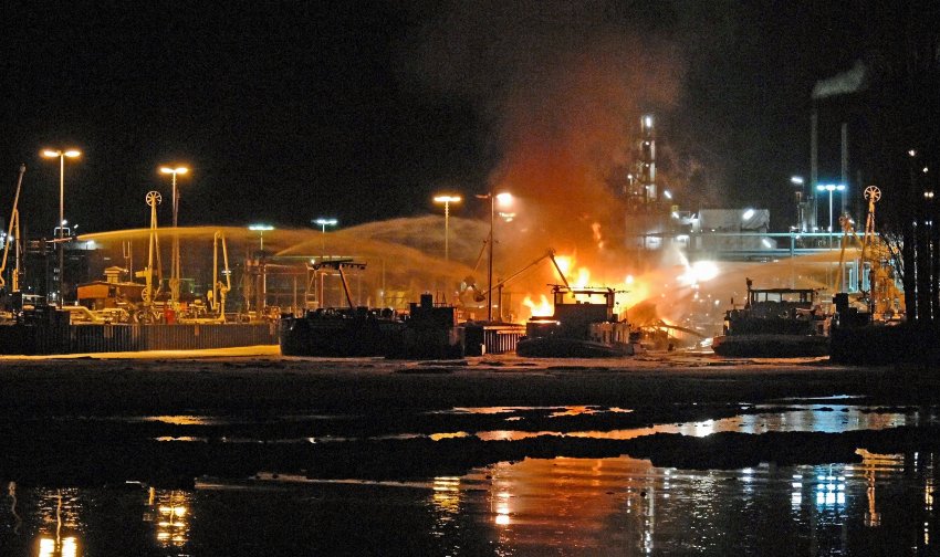 900 Bin Litre Süper Benzin Denize Aktı