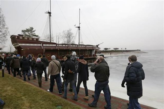 Rezidans Bahçesindeki Gölde Bulundu