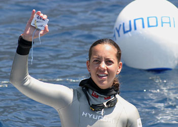 &#039;Balık Kız&#039; Kanseri Yendi