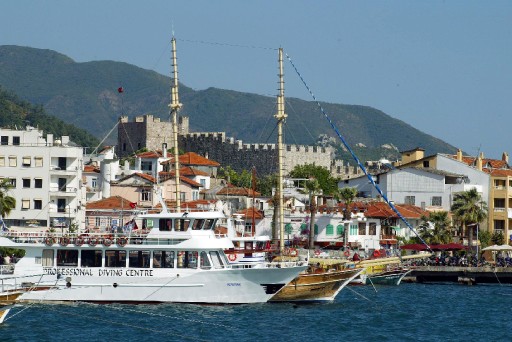 Teknelere Türk Bayrağı Kolaylığı