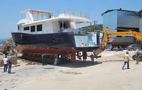 Yat Minibüse Çarptı