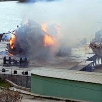 Limanda Bakıma Alınan Yat Yandı