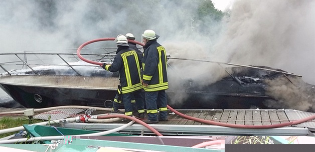 12 Metre Uzunluğundaki Yat Yandı