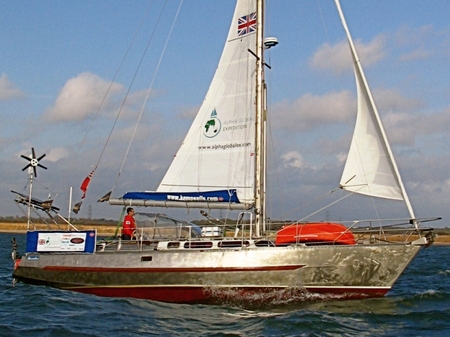 Yelkeniyle Tek Başına Dünya Turu