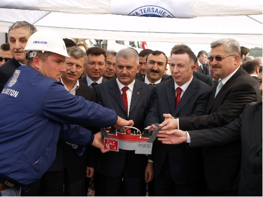 Bakan Yıldırım Altınova'da Temel Attı