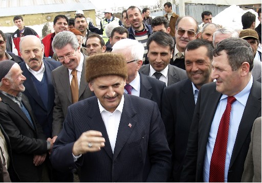 Ulaştırma Bakanı'na Kalpak Yakıştı