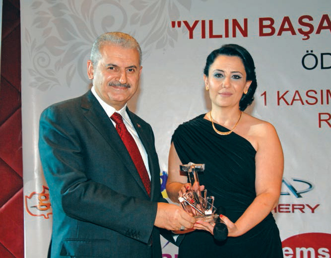 Bakan Yıldırım; &quot;Yılın Devlet Adamı&quot; Seçildi...