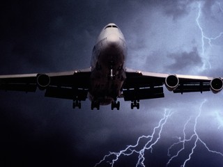 Uçağa Havada Yıldırım Çarptı