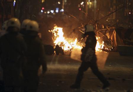 Yunanistan Savaş Alanı Gibi