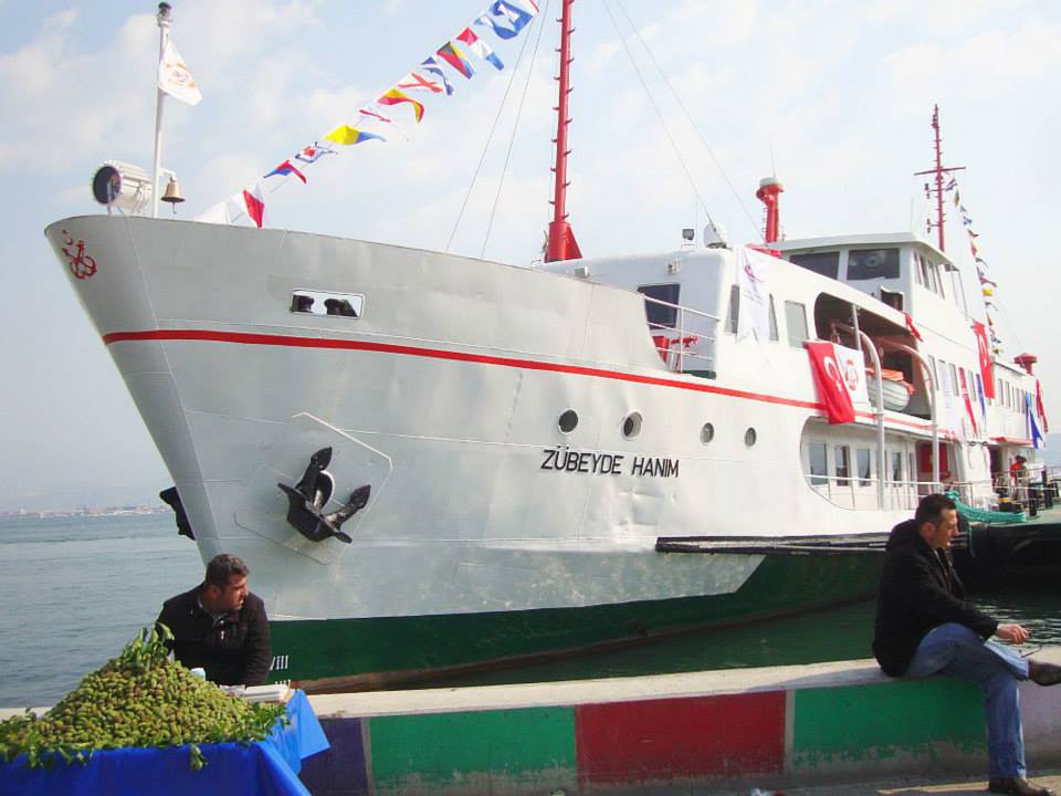 Zübeyde Hanım Gemisi Karşıyakada