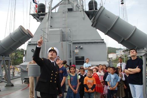 23 Nisan&#039;da Askeri Gemiye Ziyaret