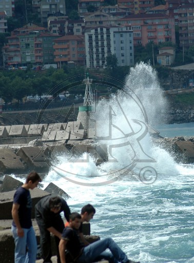 Karadeniz'de dalga yüksekliği arttı