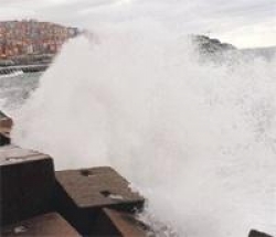 Karadeniz'i Dev Dalgalar Bastı