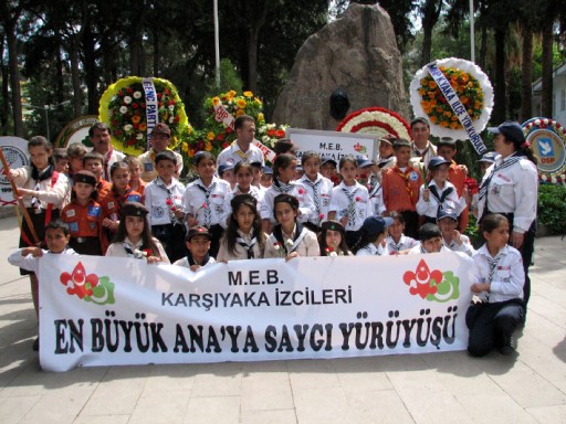 Annelerin En Büyüğüne Tören