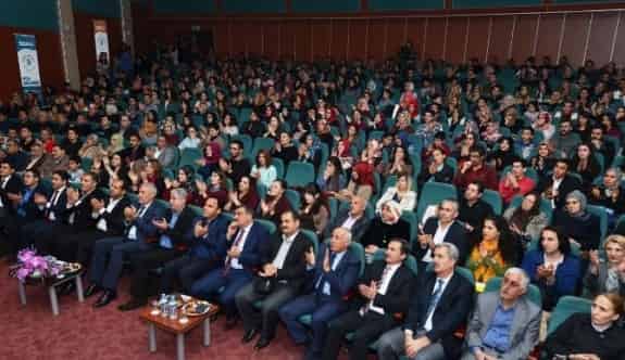 28 Şubat Sürecinin Anlatıldığı Tiyatro Oyunu Büyük Beğeni Topladı