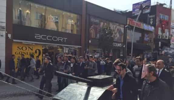 28 Şubat’a Tanklı Ve Maskeli Protesto