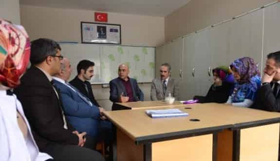 Ali Korkut, Öğretmen, Öğrenci, Okula Destek