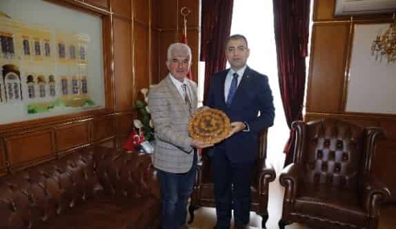 Ateş’ten İzmir Valisi Toprak’a Ziyaret