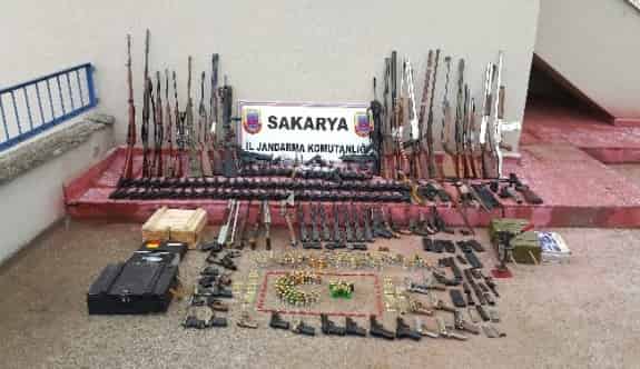 Baba Ve Oğlunun Evinden Cephanelik Çıktı