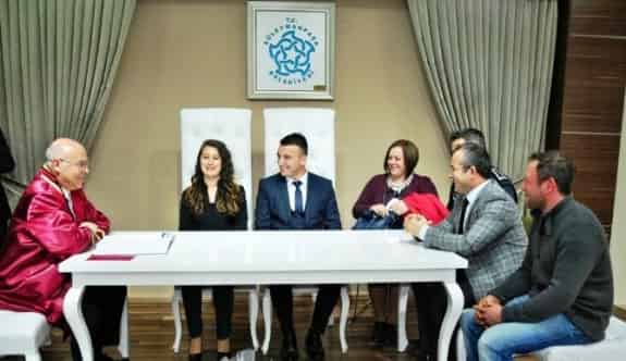 Başkan Eşkinat, Büşra Ve Olcay Çiftinin Nikahını Kıydı