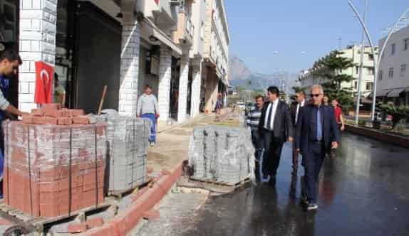 Başkan Gül, Yol Ve Kaldırım Çalışmalarını İnceledi