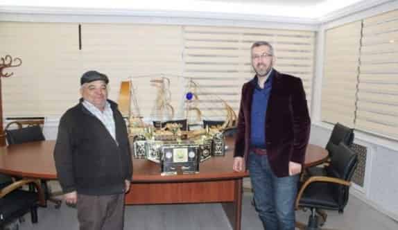 Başkan Güler’den İlçenin TEK Ayakkabı Boyacısına Sandık Hediyesi