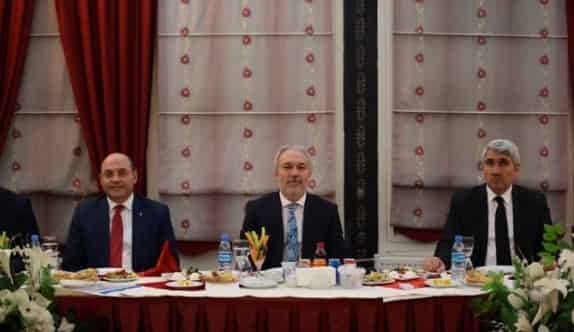 Başkan Saraçoğlu, Partilerin İl Ve Merkez İlçe Başkanlarıyla Bir Araya Geldi