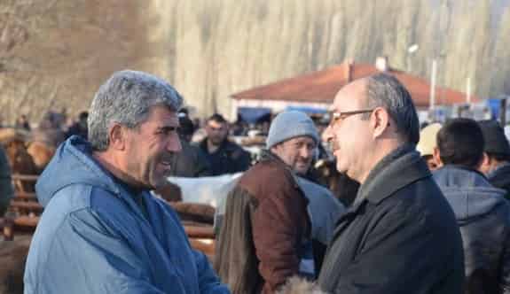 Başkan Şinasi Gülcüoğlu Canlı Hayvan Pazarını Ziyaret Etti