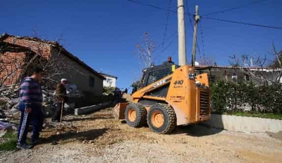 Bayraklı’da Ekipler Dur Durak Bilmiyor
