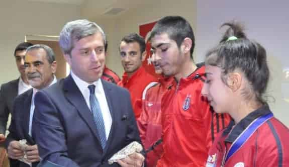 Bitlis’te Başarılı Sporcular Ödüllendirildi