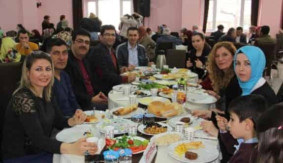 Bozkurt’u Güzelleştirme Derneği İhtiyaç Sahipleri İçin Kahvaltı Düzenledi