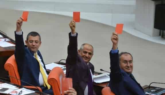 CHP’den Kırmızı Kartlı Tepki