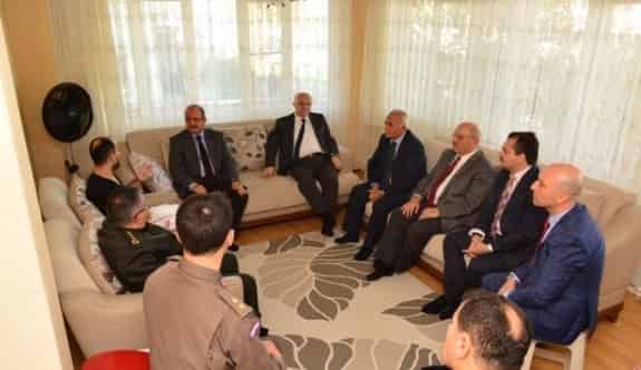 Diyarbakır’da Yaralanan Askere Vali Kocatepe’den Ziyaret