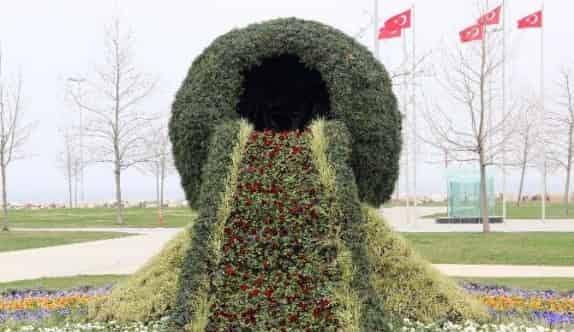 Dünyanın En Büyük Çiçek Şelalesi Yalova’da Yapıldı