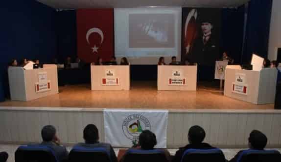 Düzce Belediyesi Bilgi Yarışması Heyecanlı Geçiyor