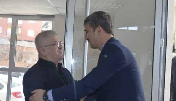 Eğitimci Yazar Çapkıner İlk Kitabı ’Antika Daktilo’yu Tanıttı