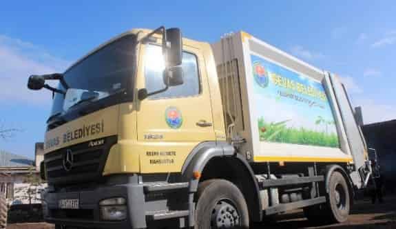 Esenyurt Belediyesi’nden Gevaş’a Araç