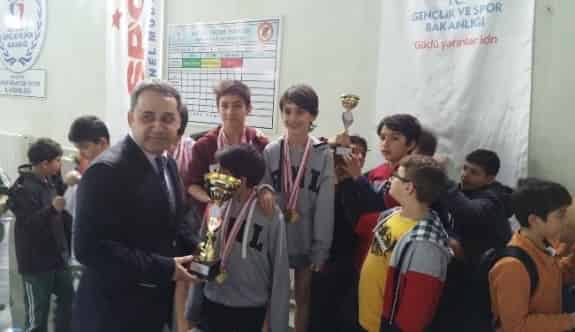 Finalli Öğrenciler Yüzmede Başarılı Oldular