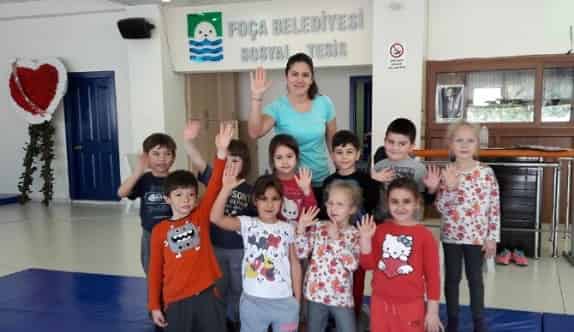 Foçalı Küçükler Jimnastik Öğreniyor